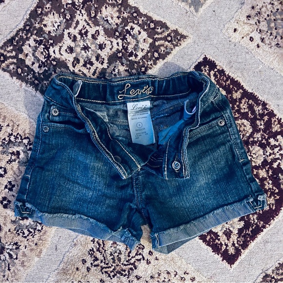 Levi’s Denim Shorts Girls Size 4 Adjustable Waistband - Picture 2 of 4